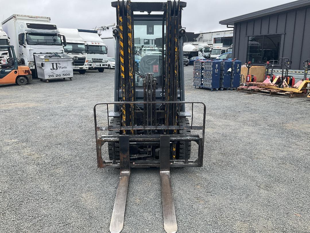 Photo '12' of Toyota 8FD25 Forklift Photo '12' of Toyota 8FD25 Forklift