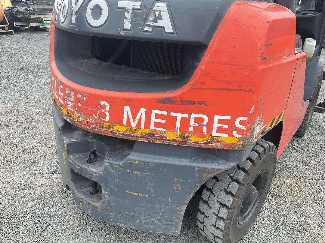 Photo '18' of Toyota 8FD25 Forklift Photo '18' of Toyota 8FD25 Forklift