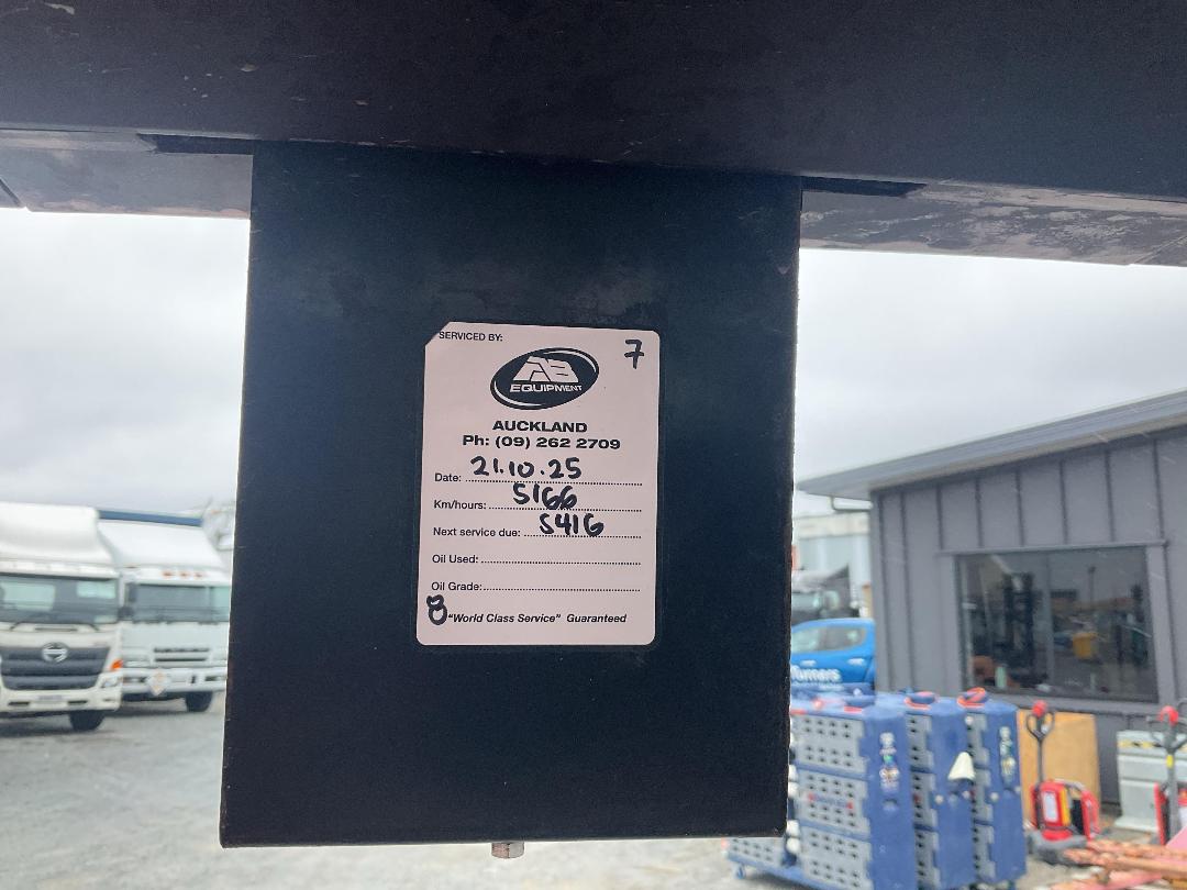 Photo '24' of Toyota 8FD25 Forklift Photo '24' of Toyota 8FD25 Forklift