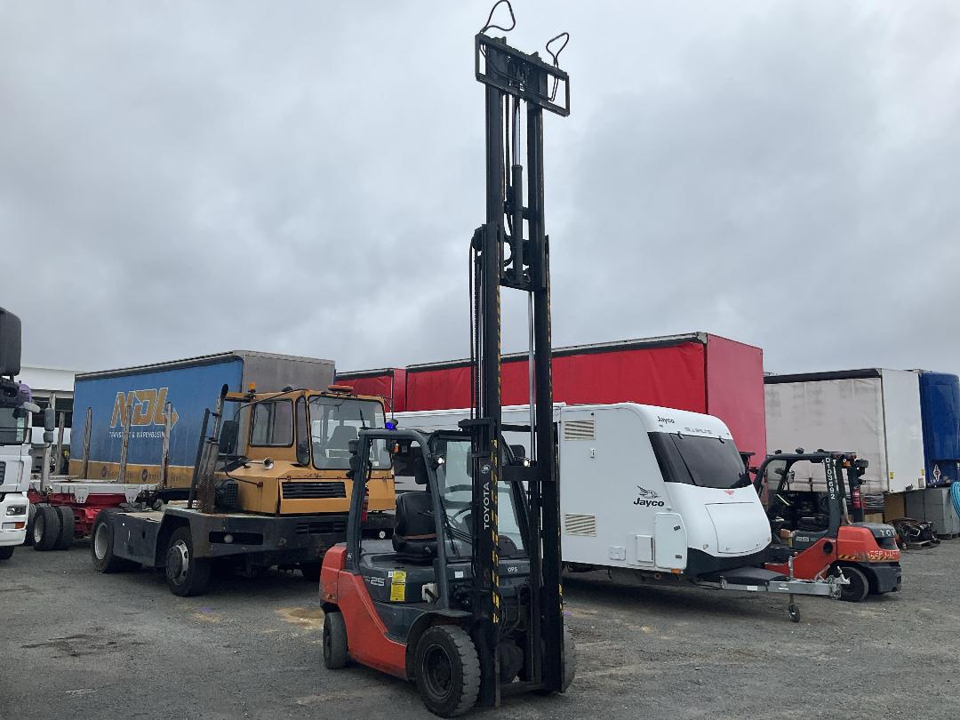 Photo '3' of Toyota 8FD25 4x2 Forklift
