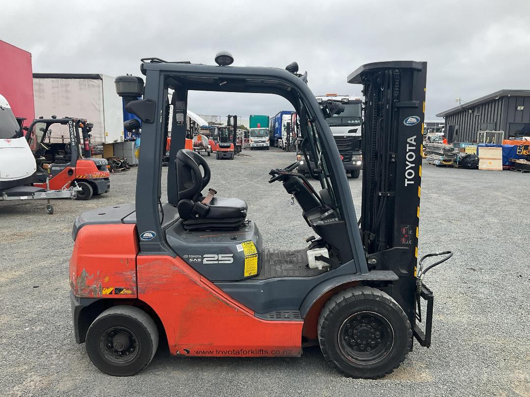 Photo '4' of Toyota 8FD25 4x2 Forklift