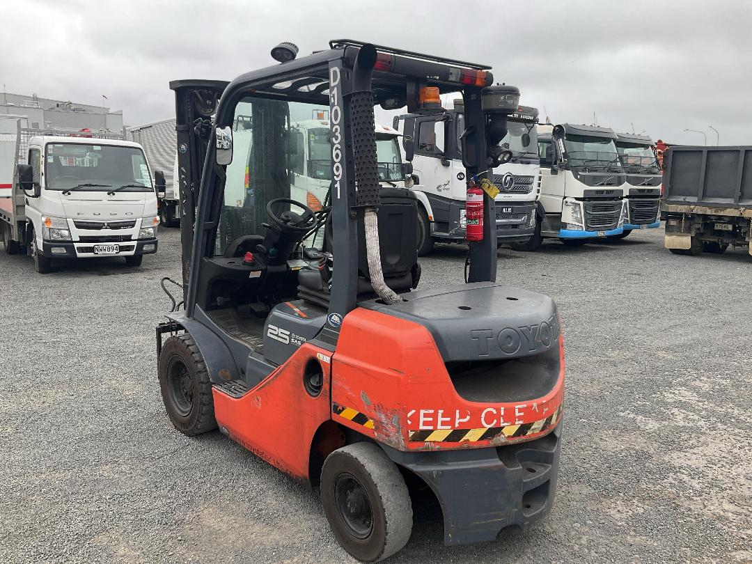 Photo '7' of Toyota 8FD25 4x2 Forklift