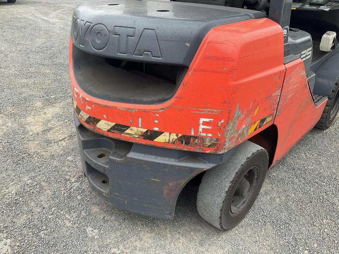 Photo '22' of Toyota 8FD25 4x2 Forklift