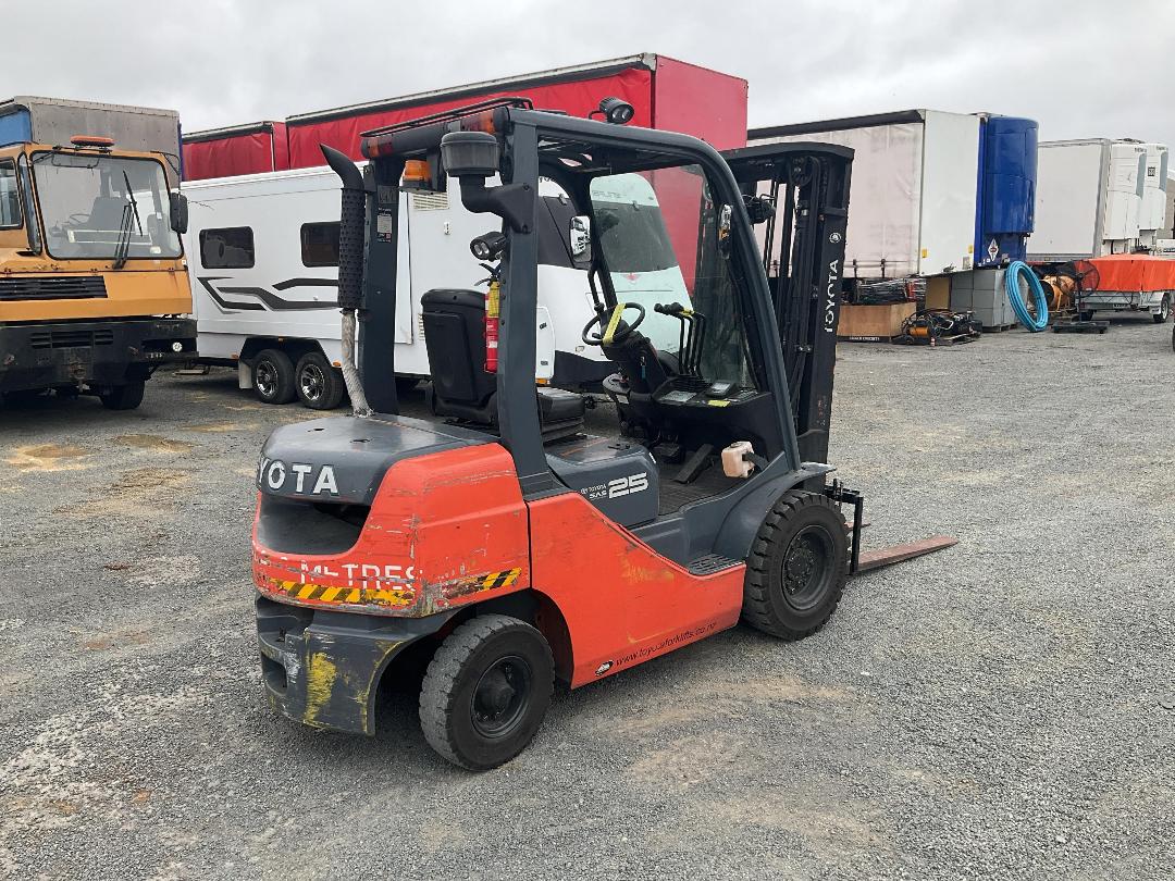 Photo '4' of Toyota 8FD25 4x2 Forklift Photo '4' of Toyota 8FD25 4x2 Forklift