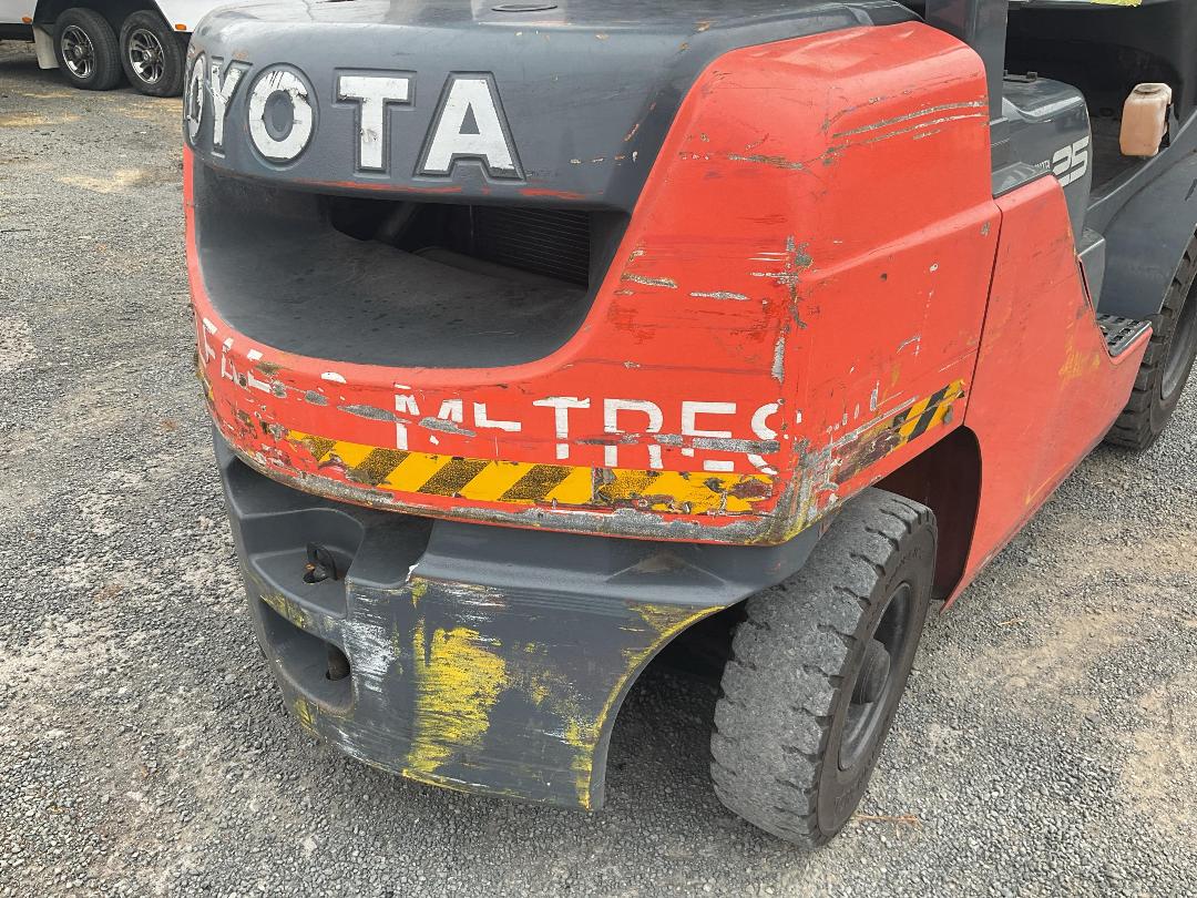 Photo '19' of Toyota 8FD25 4x2 Forklift Photo '19' of Toyota 8FD25 4x2 Forklift