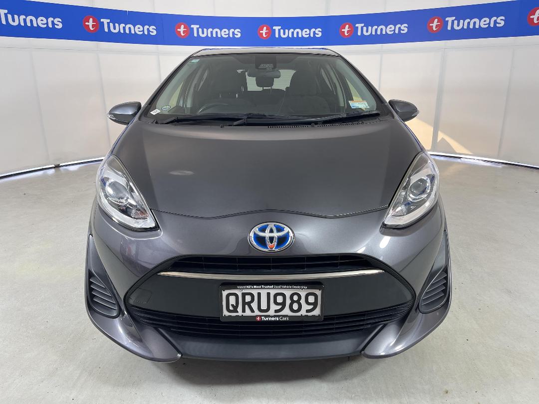 Photo '2' of Toyota Aqua Photo '2' of Toyota Aqua