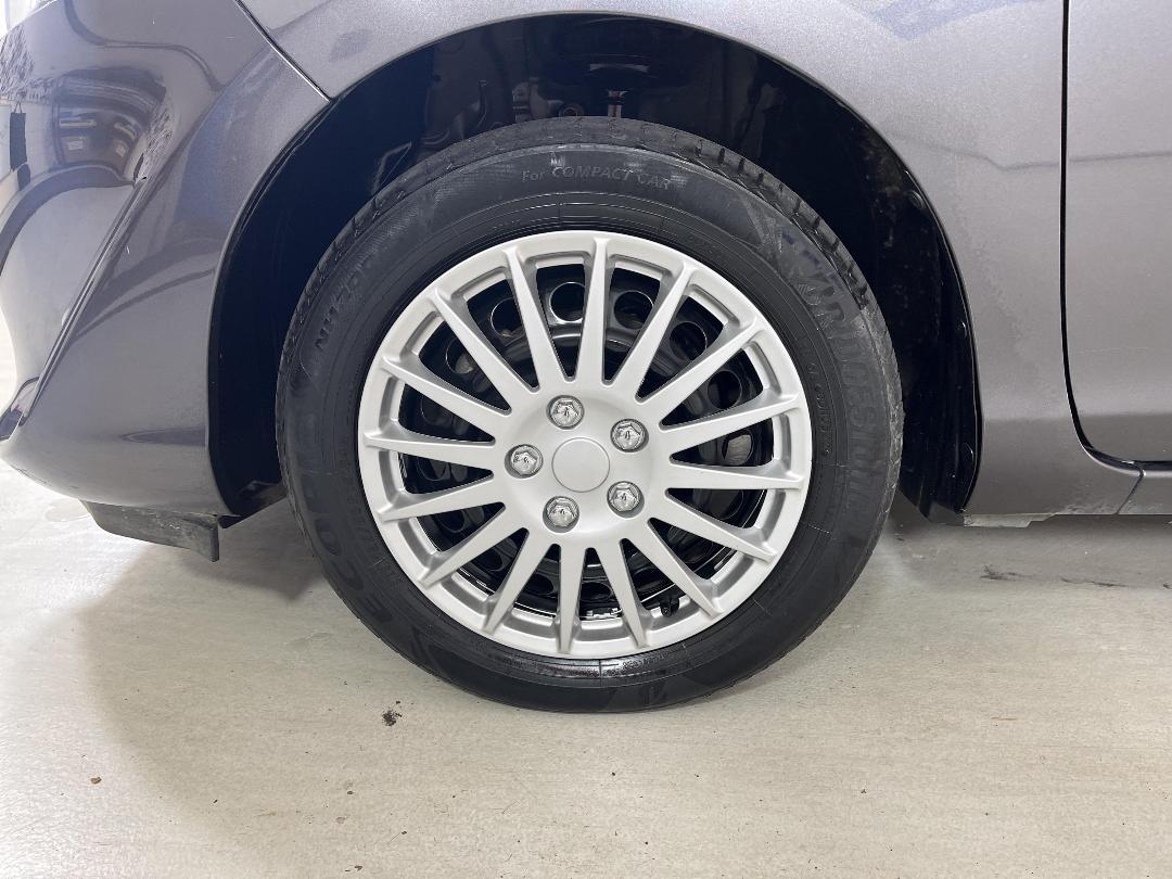 Photo '10' of Toyota Aqua Photo '10' of Toyota Aqua