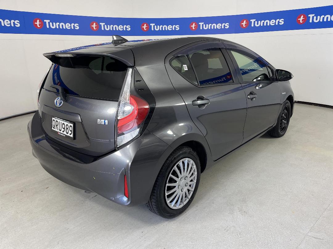 Photo '7' of Toyota Aqua Photo '7' of Toyota Aqua