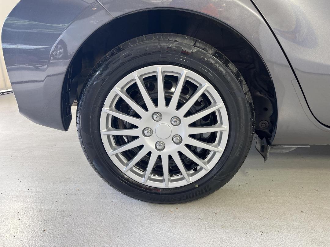 Photo '12' of Toyota Aqua Photo '12' of Toyota Aqua