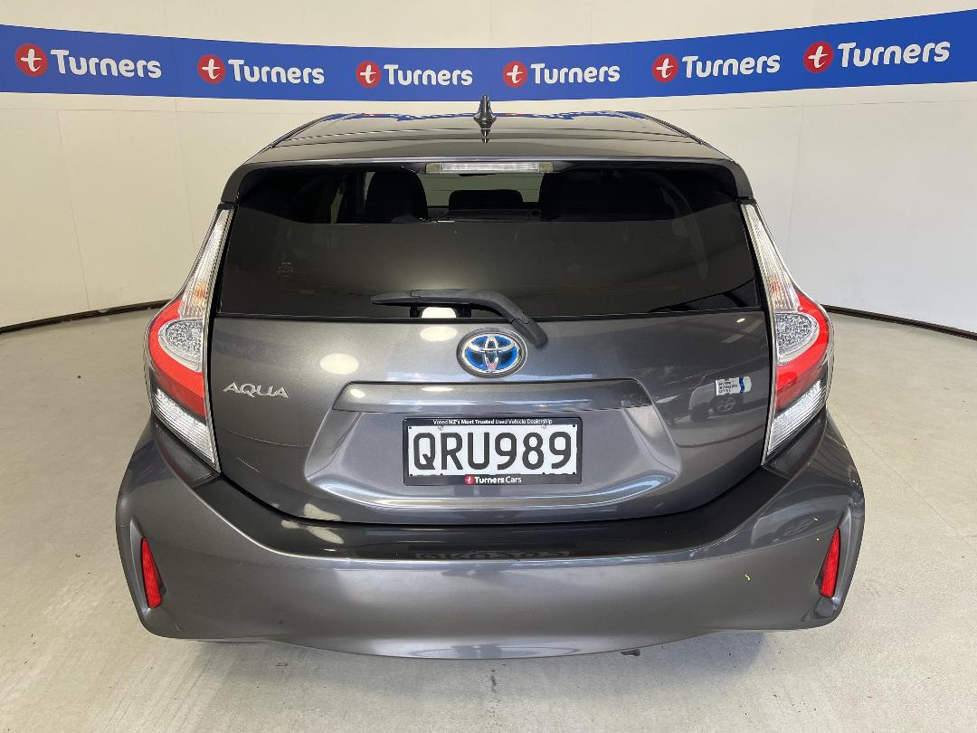 Photo '6' of Toyota Aqua Photo '6' of Toyota Aqua