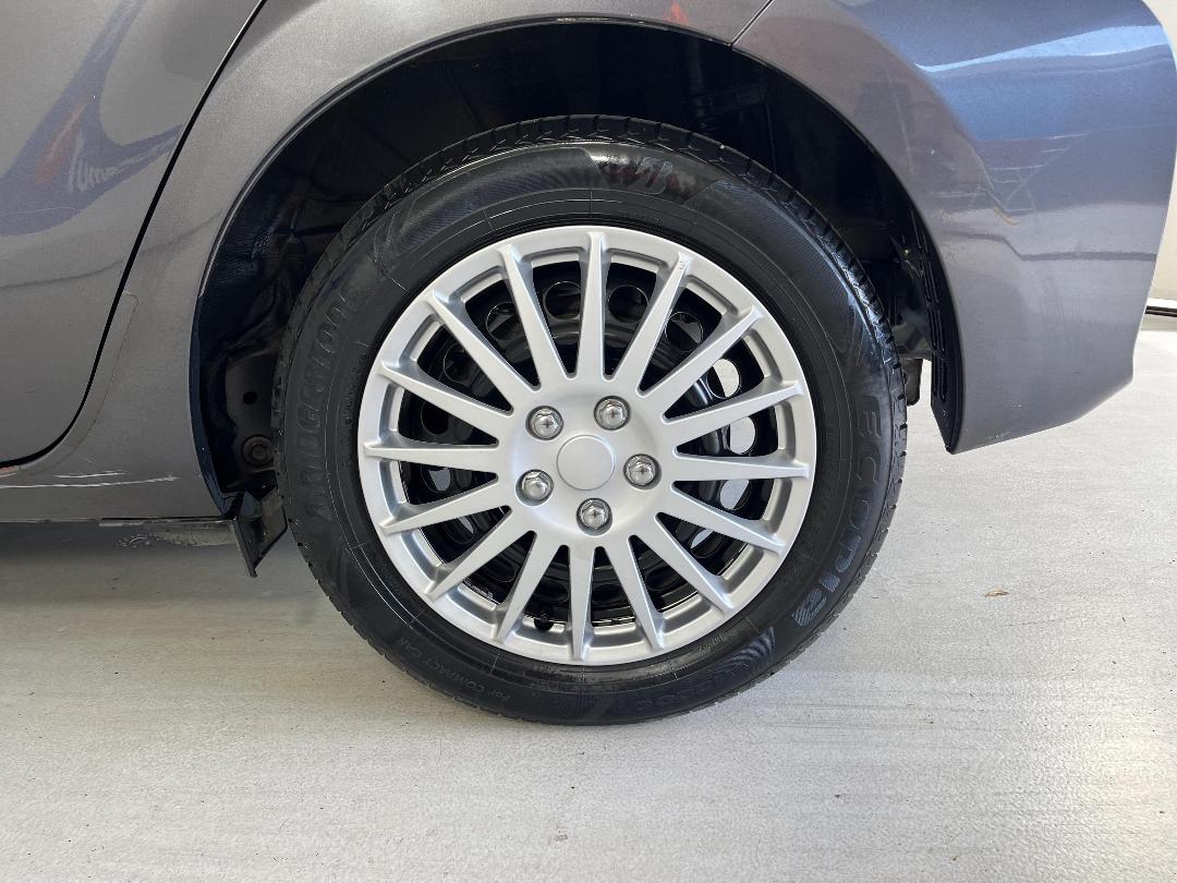 Photo '11' of Toyota Aqua Photo '11' of Toyota Aqua