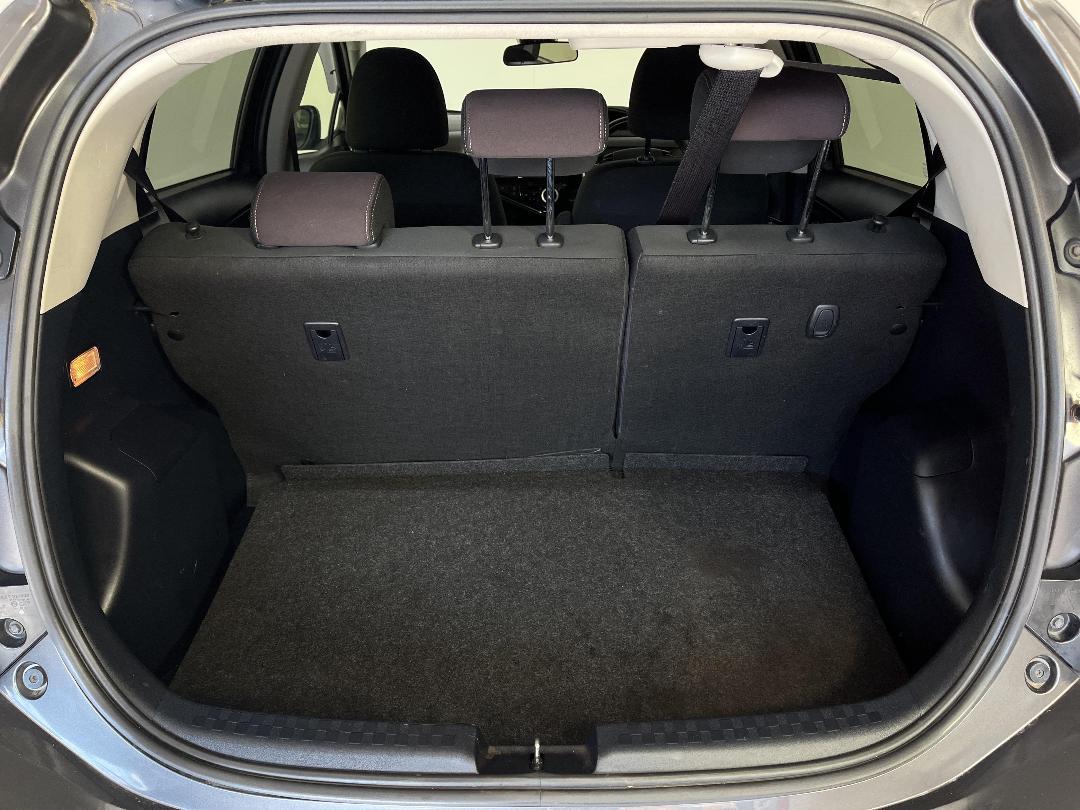 Photo '14' of Toyota Aqua Photo '14' of Toyota Aqua