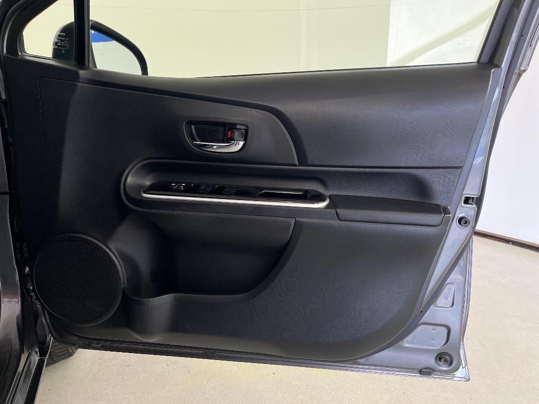 Photo '15' of Toyota Aqua Photo '15' of Toyota Aqua