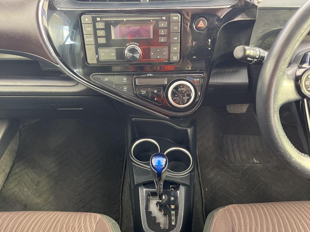 Photo '18' of Toyota Aqua Photo '18' of Toyota Aqua