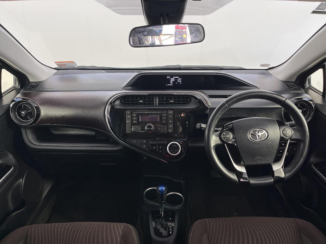 Photo '17' of Toyota Aqua Photo '17' of Toyota Aqua