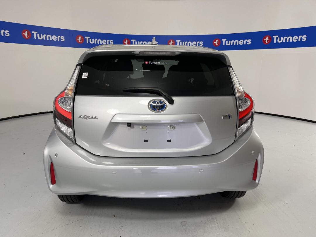 Photo '6' of Toyota Aqua Photo '6' of Toyota Aqua