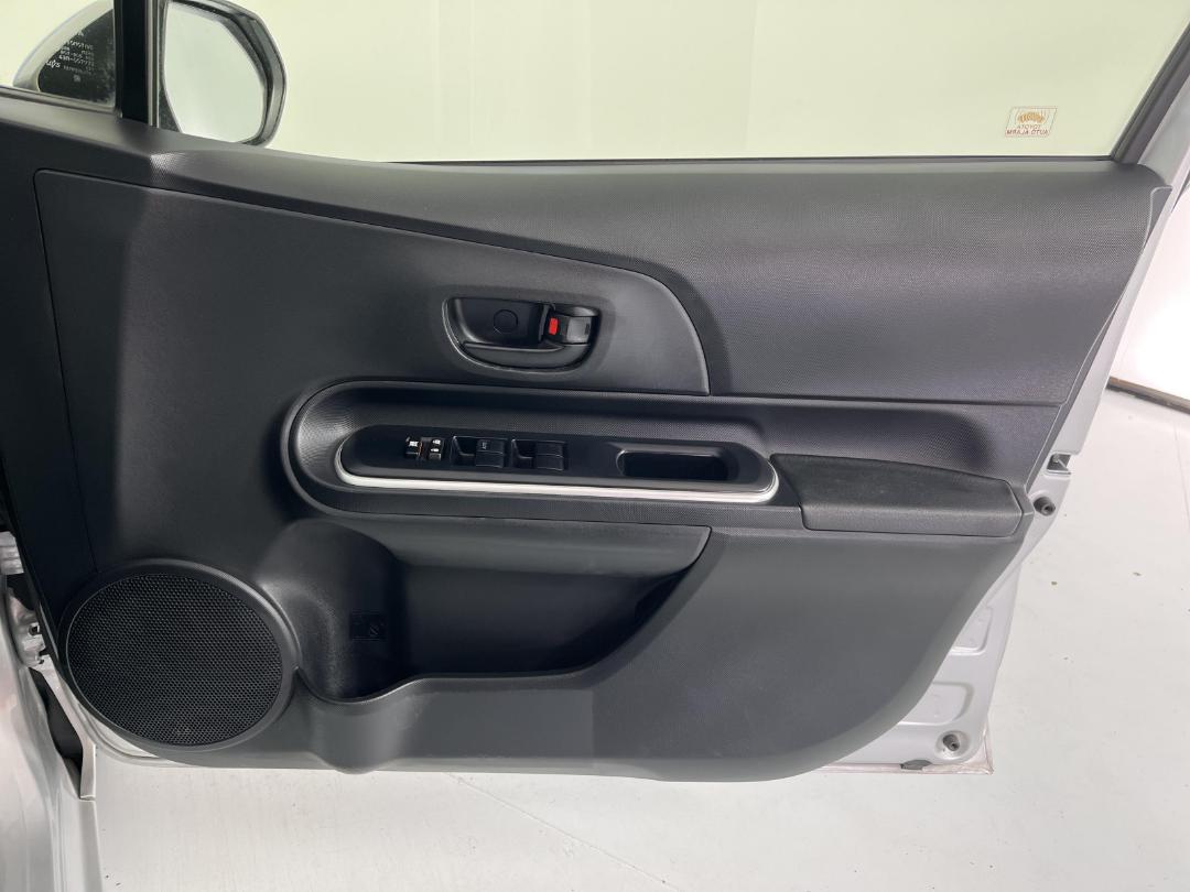 Photo '15' of Toyota Aqua Photo '15' of Toyota Aqua