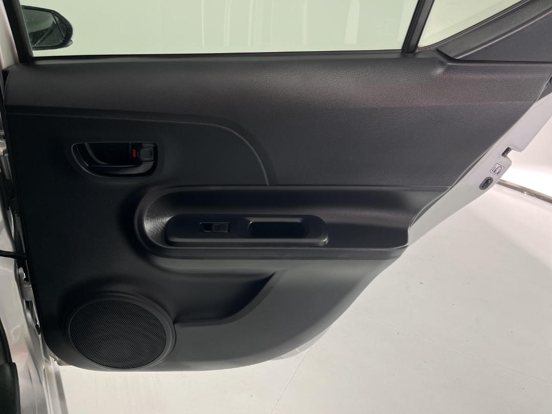 Photo '19' of Toyota Aqua Photo '19' of Toyota Aqua