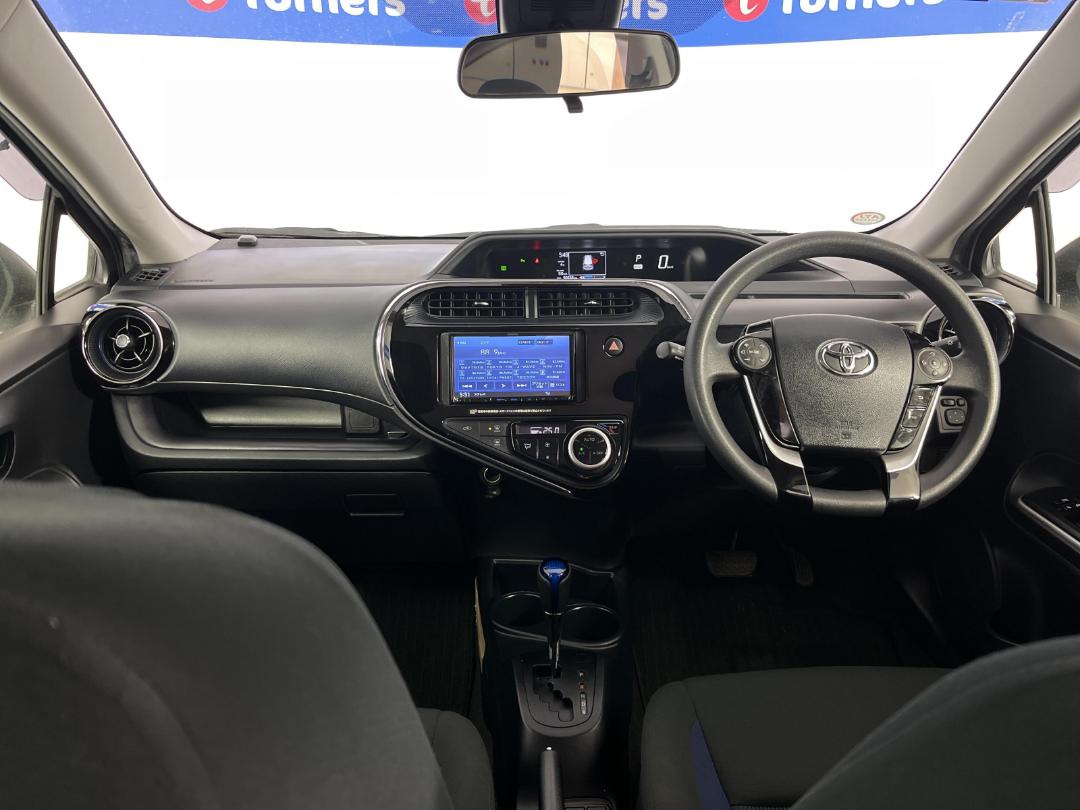 Photo '17' of Toyota Aqua Photo '17' of Toyota Aqua