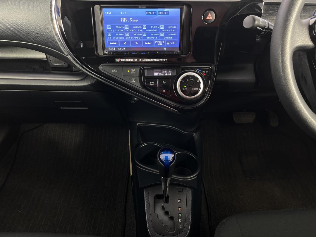 Photo '18' of Toyota Aqua Photo '18' of Toyota Aqua