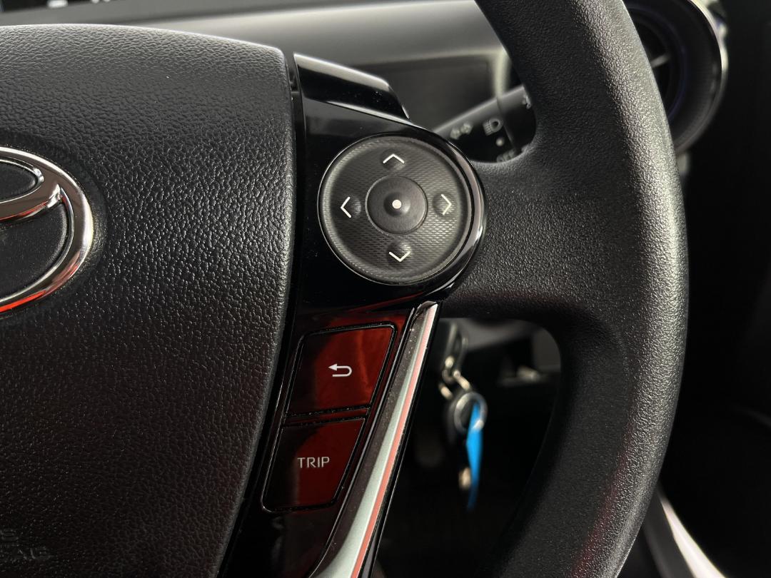 Photo '23' of Toyota Aqua Photo '23' of Toyota Aqua