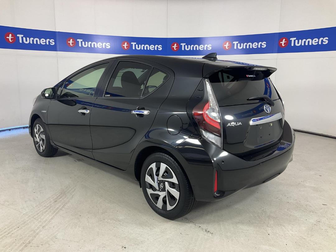 Photo '5' of Toyota Aqua Photo '5' of Toyota Aqua