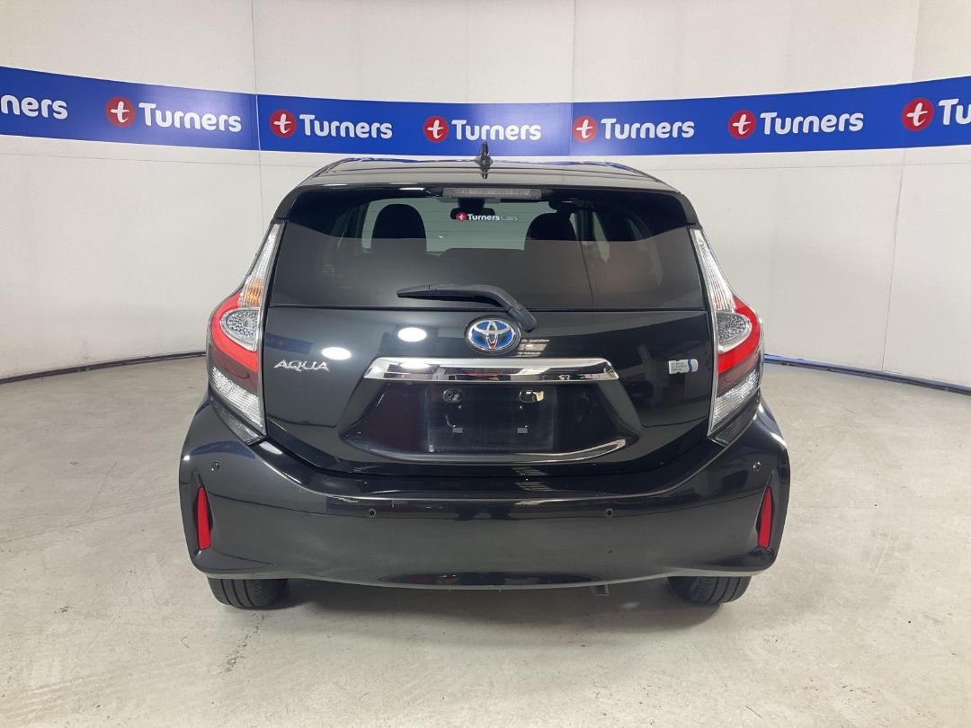 Photo '6' of Toyota Aqua Photo '6' of Toyota Aqua