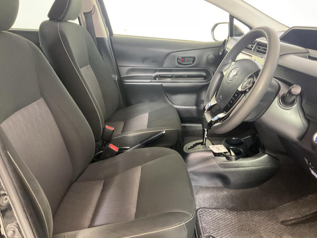 Photo '16' of Toyota Aqua Photo '16' of Toyota Aqua