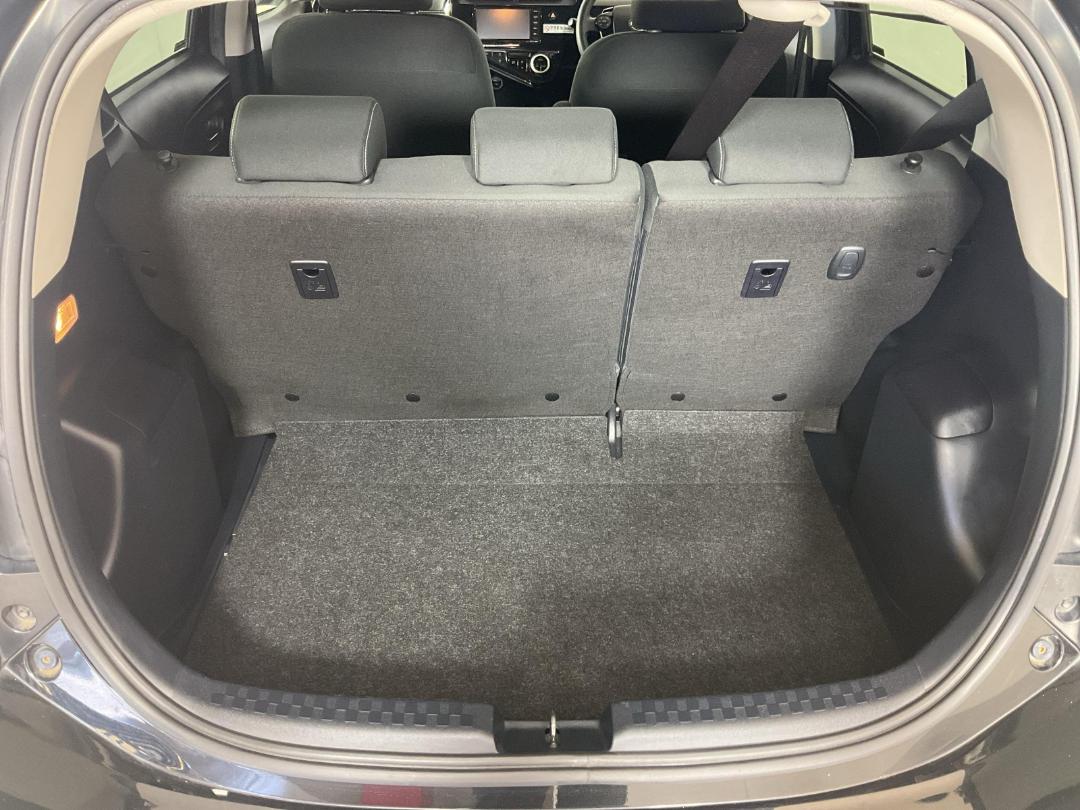 Photo '14' of Toyota Aqua Photo '14' of Toyota Aqua