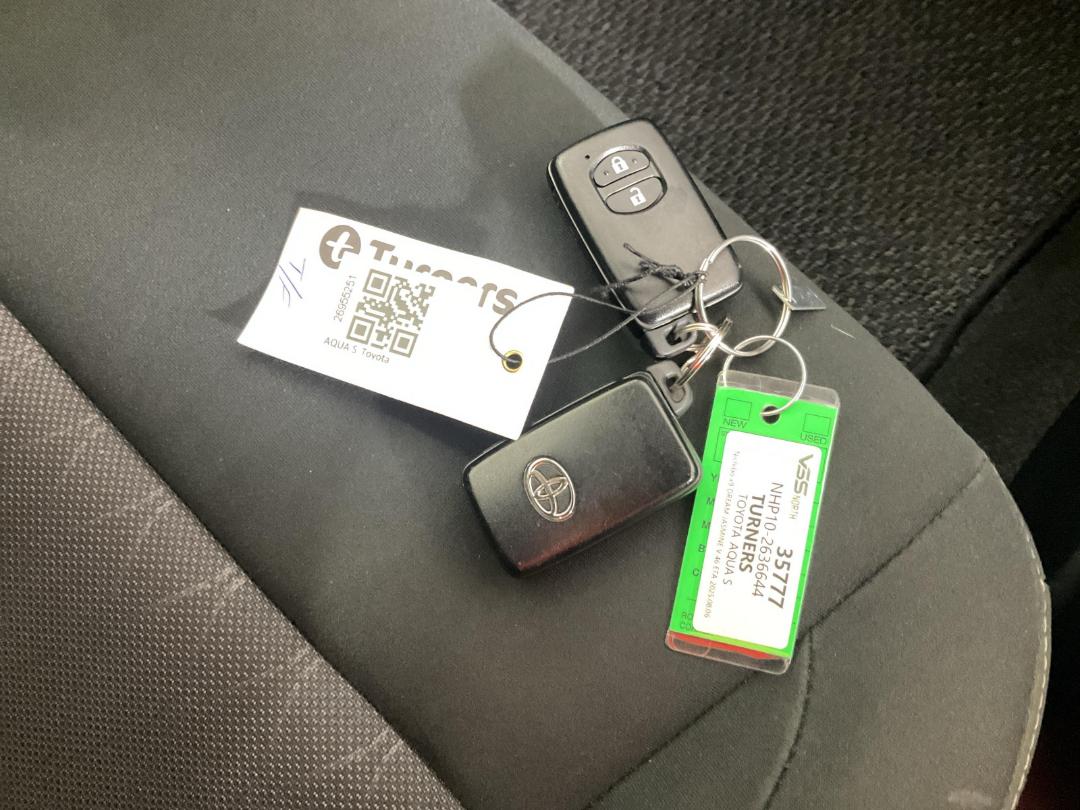 Photo '22' of Toyota Aqua Photo '22' of Toyota Aqua