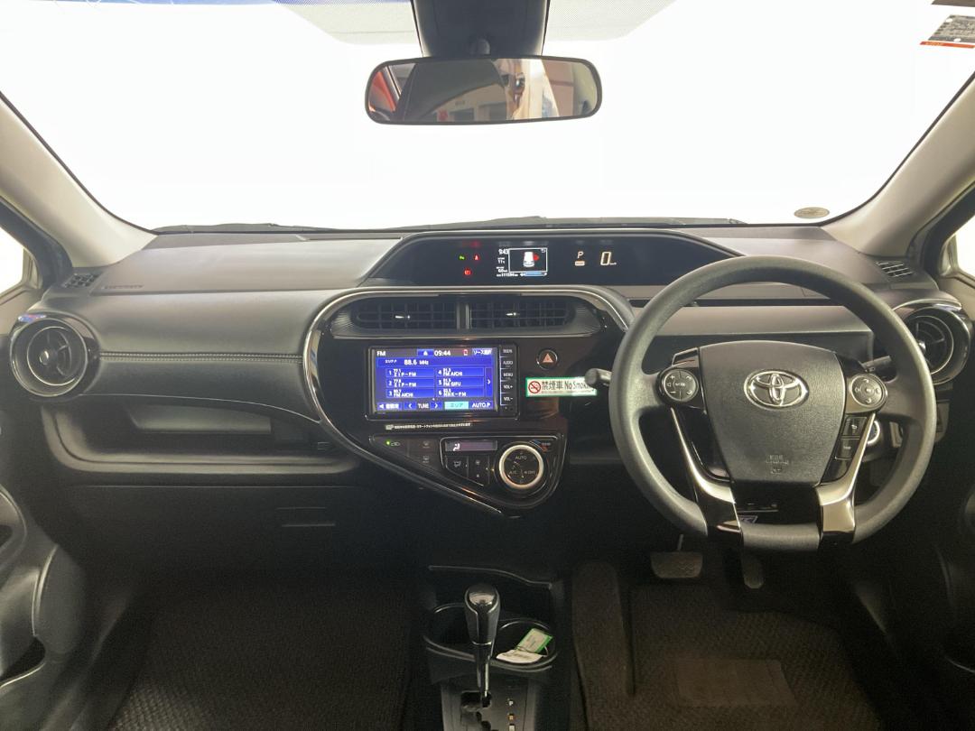 Photo '17' of Toyota Aqua Photo '17' of Toyota Aqua