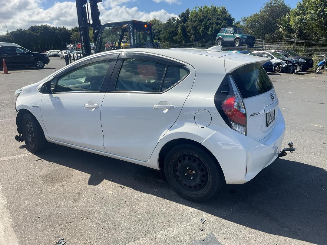 Photo '3' of Toyota Aqua Photo '3' of Toyota Aqua