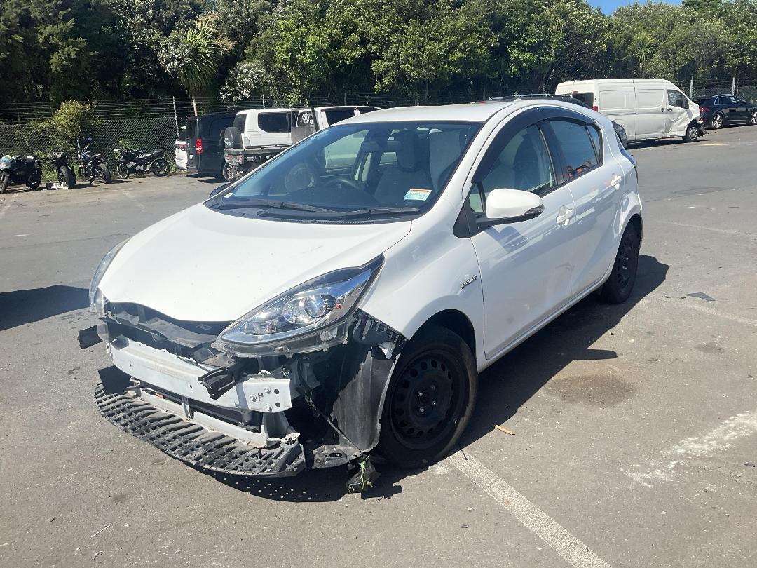 Photo '2' of Toyota Aqua Photo '2' of Toyota Aqua