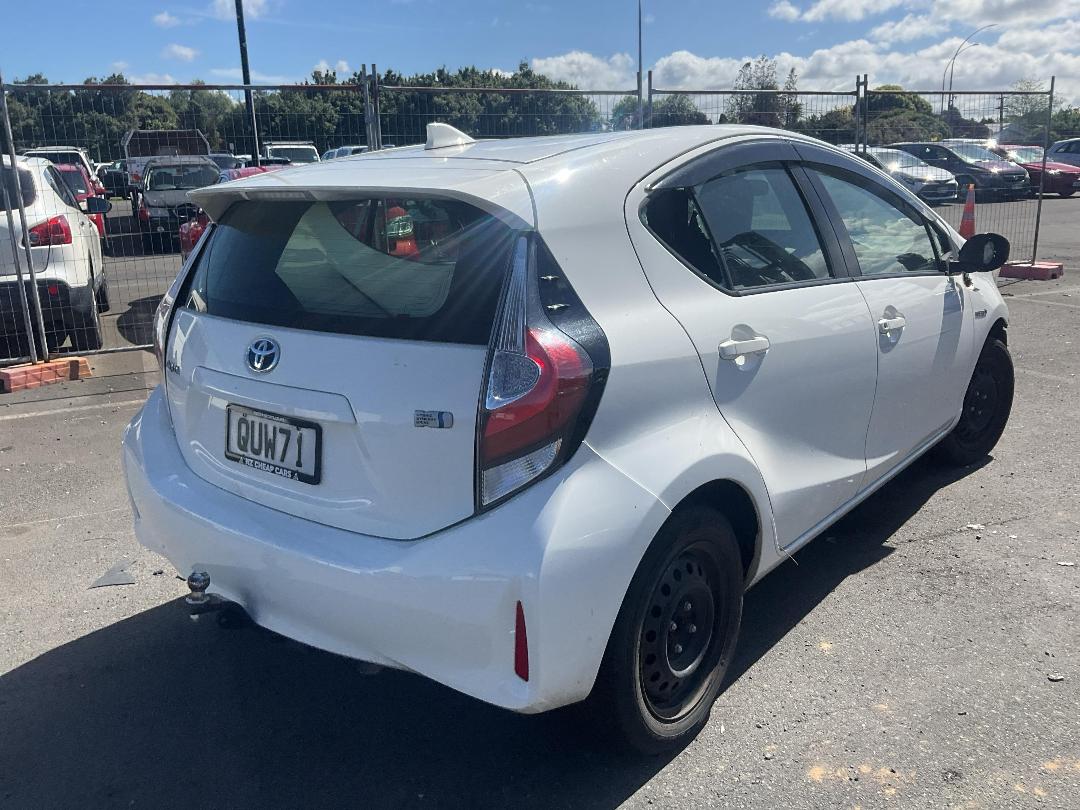 Photo '4' of Toyota Aqua Photo '4' of Toyota Aqua