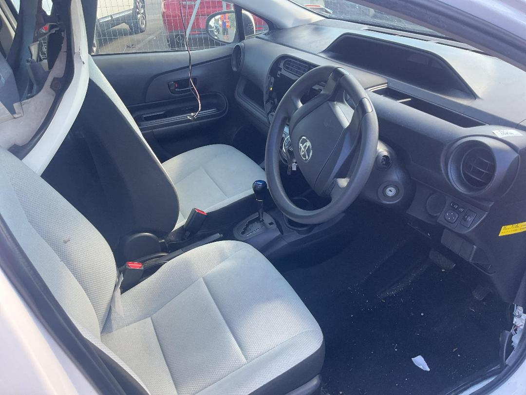 Photo '9' of Toyota Aqua Photo '9' of Toyota Aqua