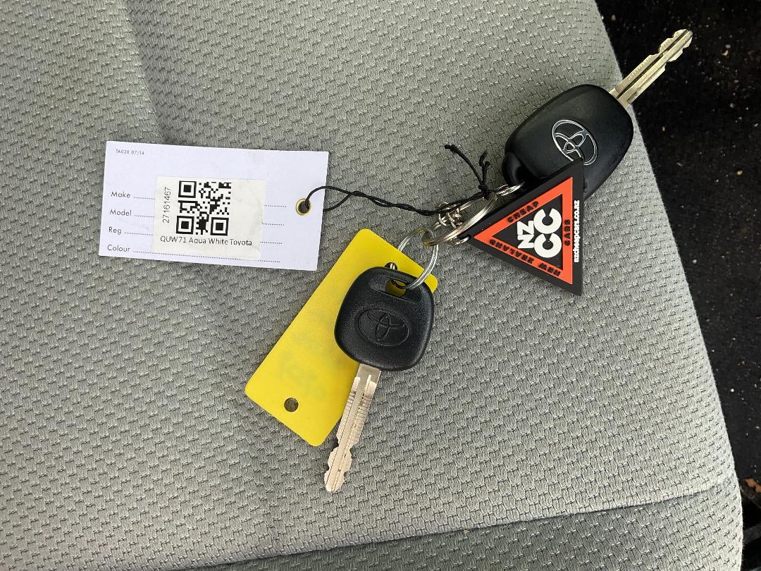 Photo '13' of Toyota Aqua Photo '13' of Toyota Aqua