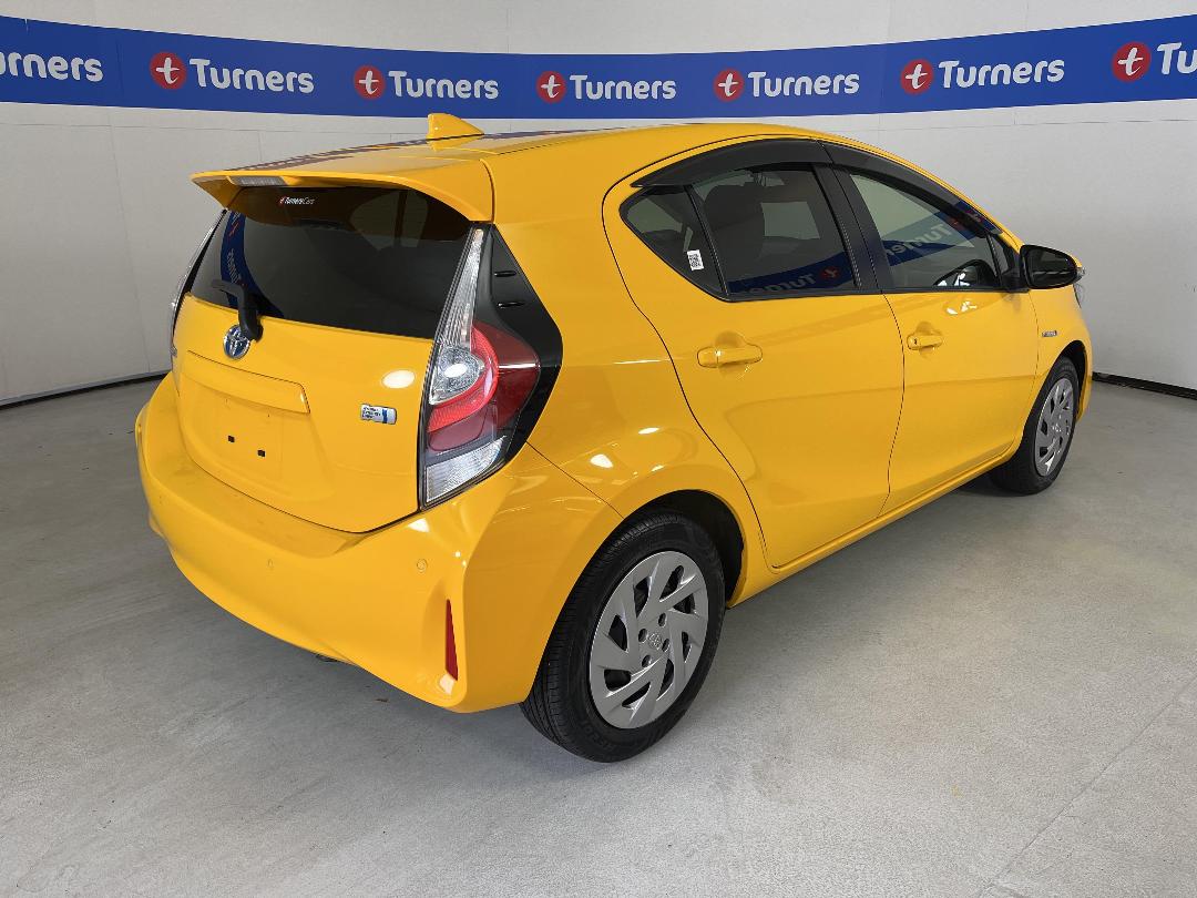 Photo '7' of Toyota Aqua Photo '7' of Toyota Aqua