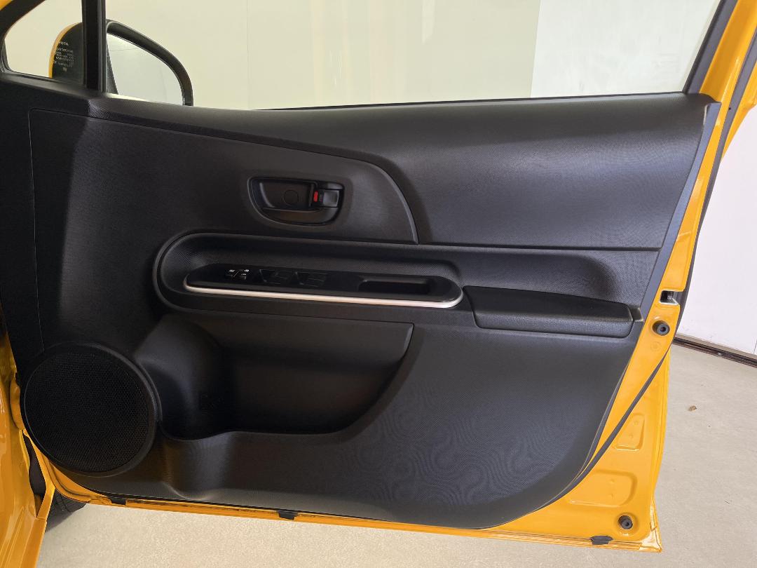 Photo '15' of Toyota Aqua Photo '15' of Toyota Aqua