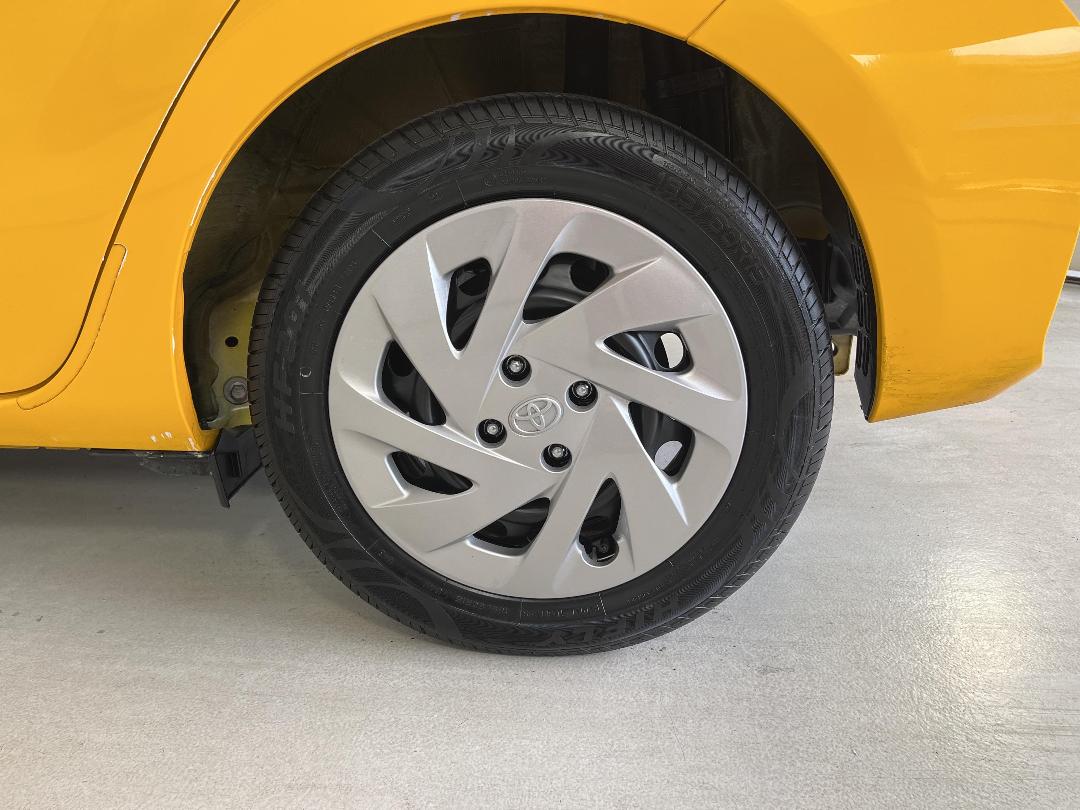 Photo '11' of Toyota Aqua Photo '11' of Toyota Aqua