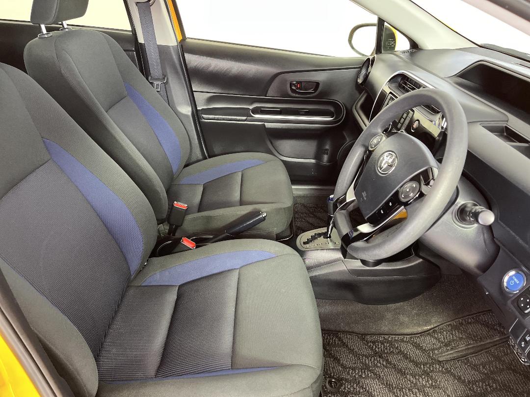 Photo '16' of Toyota Aqua Photo '16' of Toyota Aqua