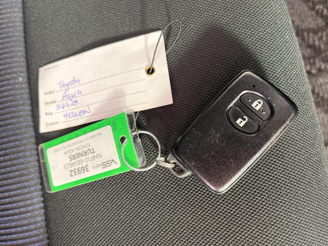 Photo '22' of Toyota Aqua Photo '22' of Toyota Aqua