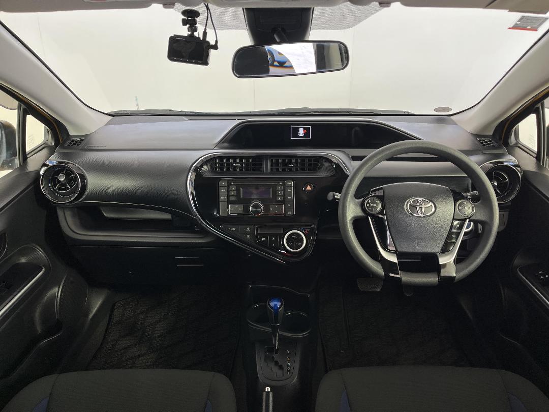 Photo '17' of Toyota Aqua Photo '17' of Toyota Aqua