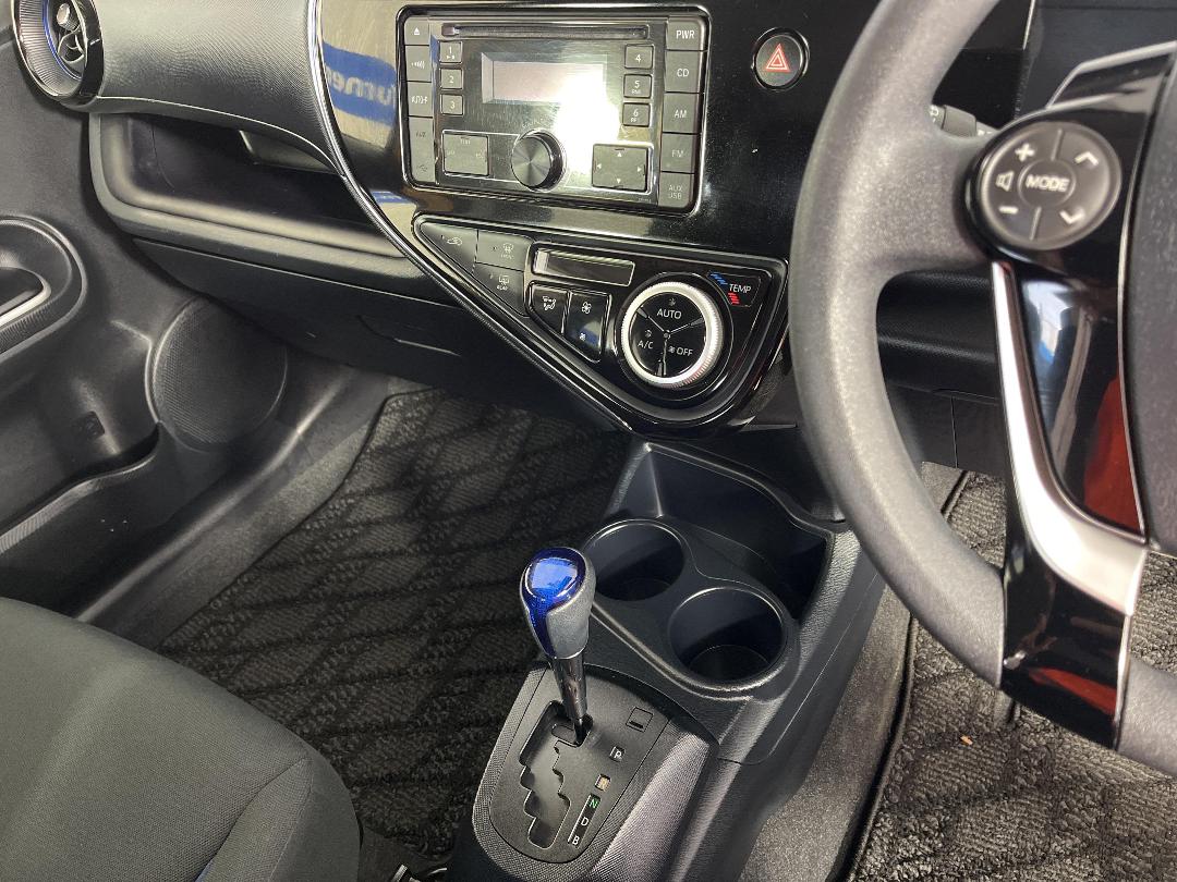 Photo '18' of Toyota Aqua Photo '18' of Toyota Aqua