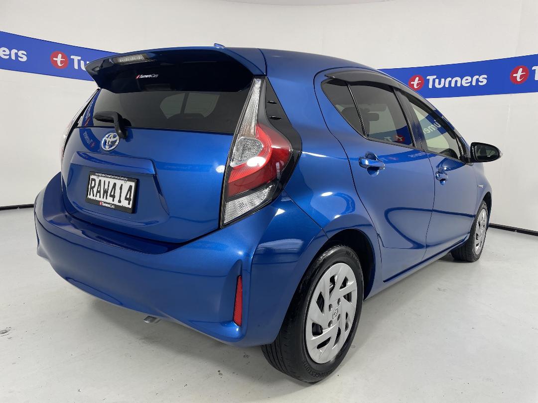 Photo '7' of Toyota Aqua Photo '7' of Toyota Aqua