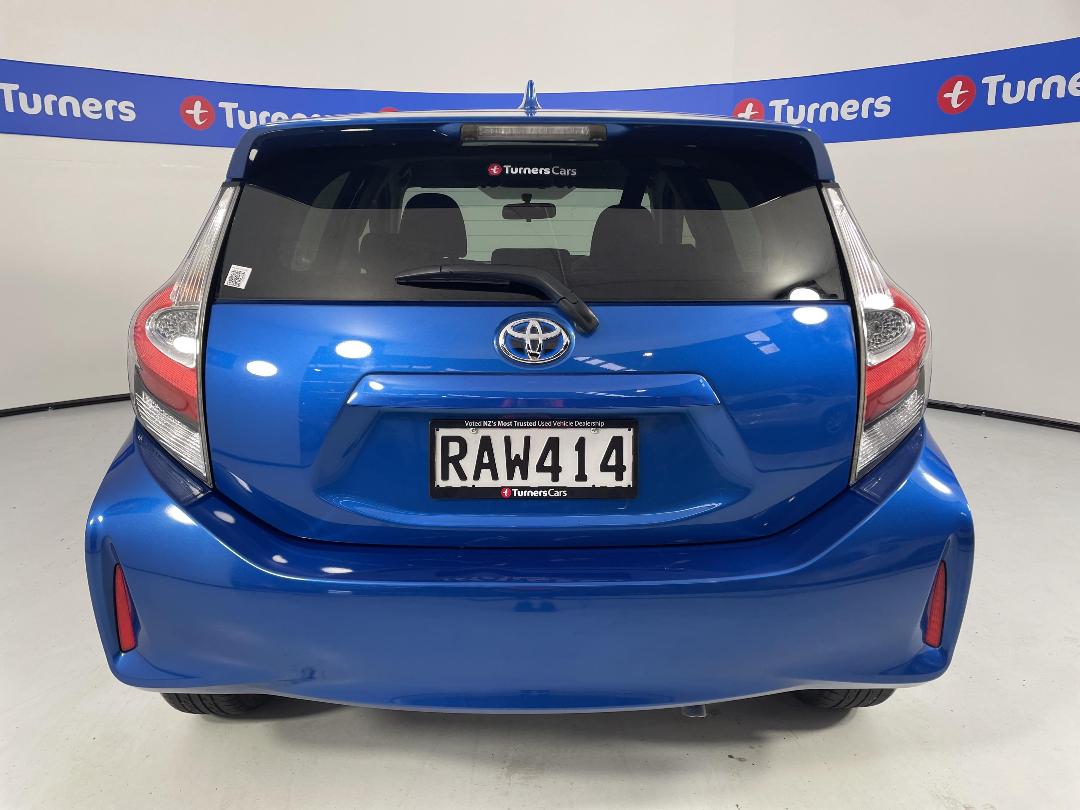 Photo '6' of Toyota Aqua Photo '6' of Toyota Aqua