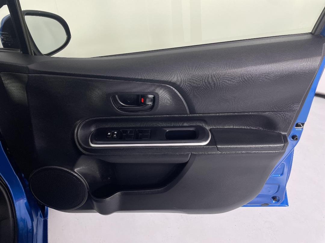 Photo '15' of Toyota Aqua Photo '15' of Toyota Aqua