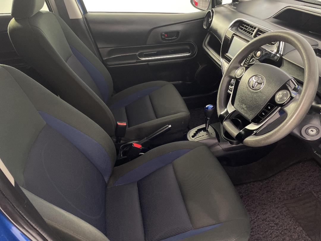 Photo '16' of Toyota Aqua Photo '16' of Toyota Aqua