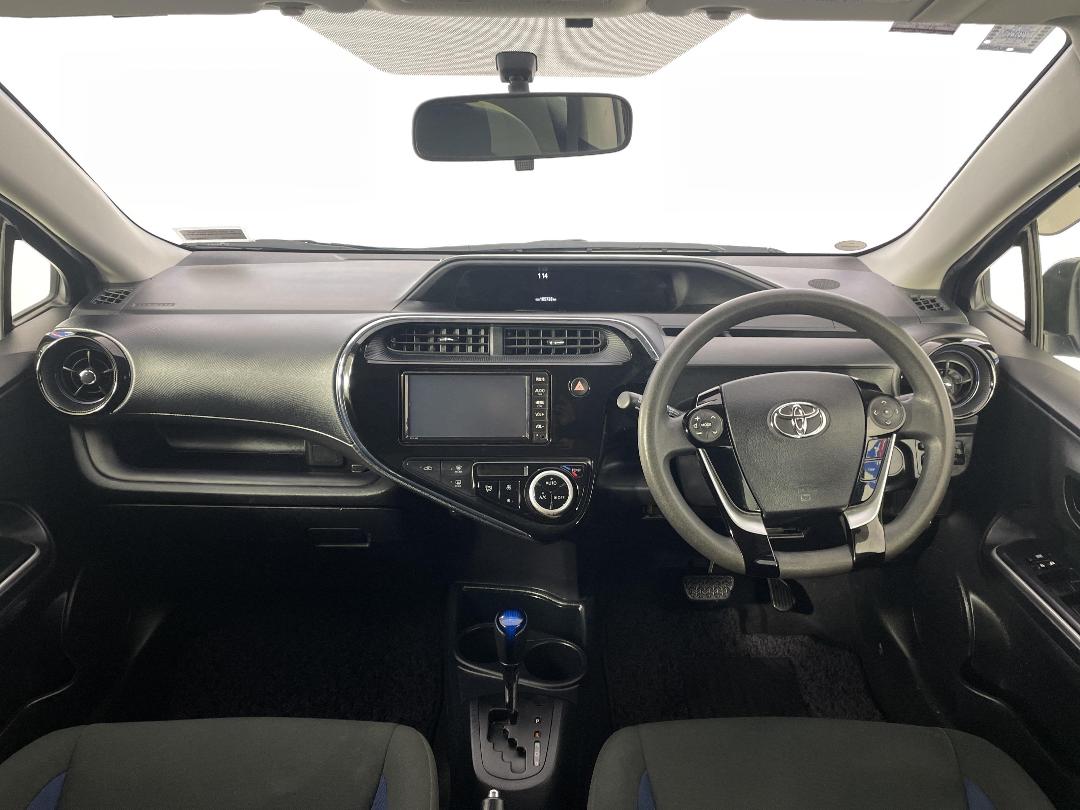 Photo '17' of Toyota Aqua Photo '17' of Toyota Aqua