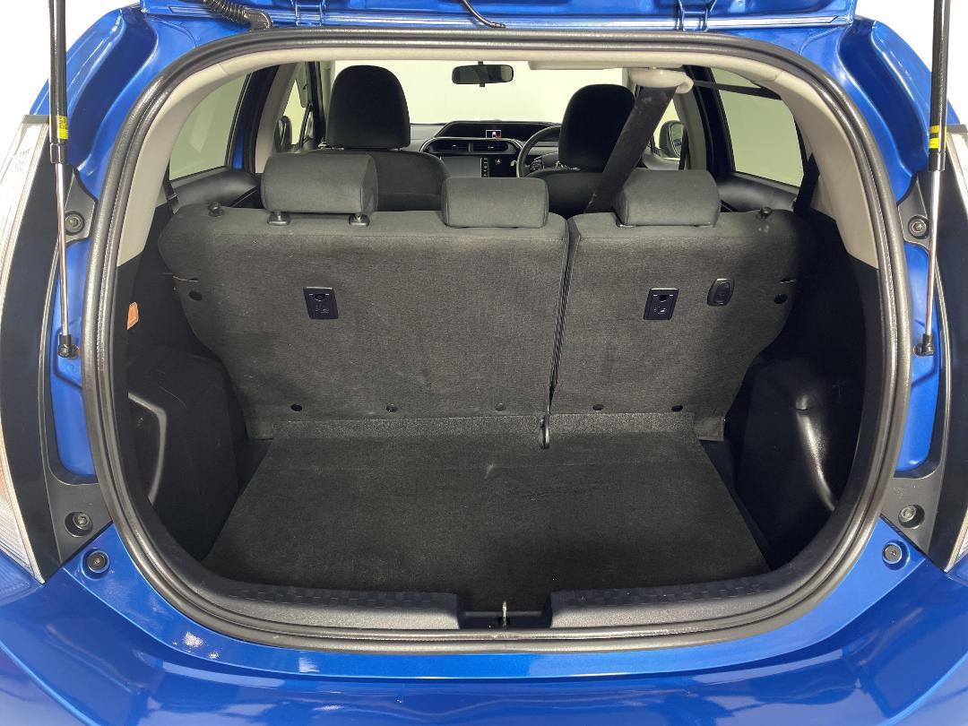 Photo '14' of Toyota Aqua Photo '14' of Toyota Aqua