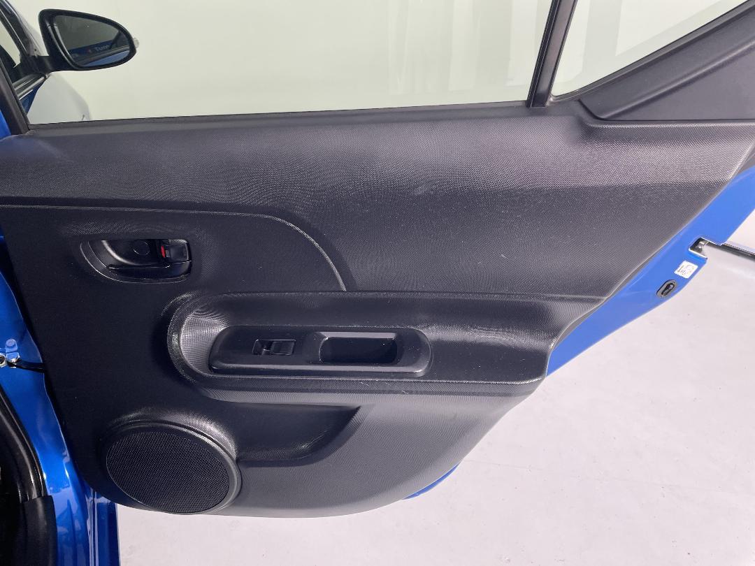 Photo '19' of Toyota Aqua Photo '19' of Toyota Aqua